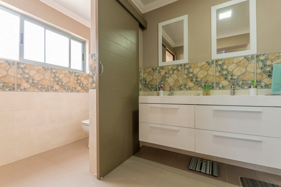 3 Bedroom Property for Sale in Blue Lagoon Western Cape
